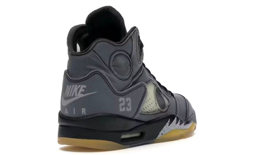 Jordan 5 Retro
Off-White Muslin